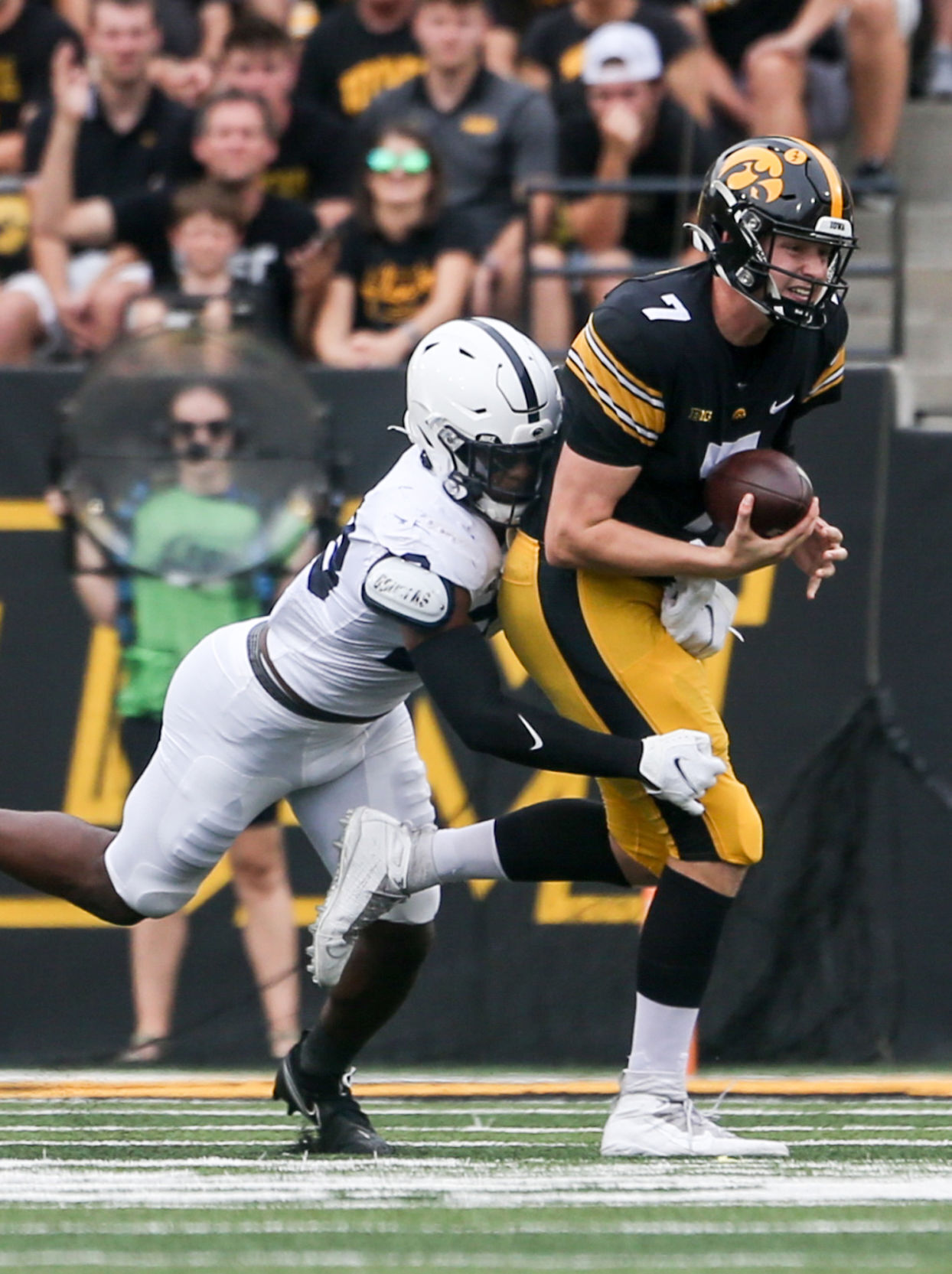 100921-qc-spt-iowa-fball-007